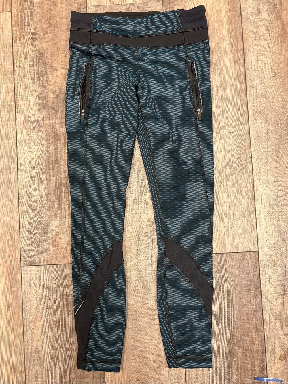 Lululemon Women’s Inspire Tights Size 4 in Blue and Black